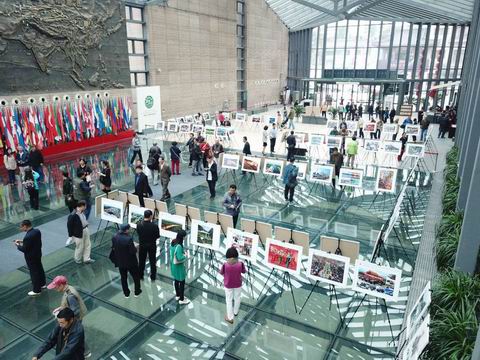 全省离退休干部纪念改革开放40周年摄影展开幕(图3)
