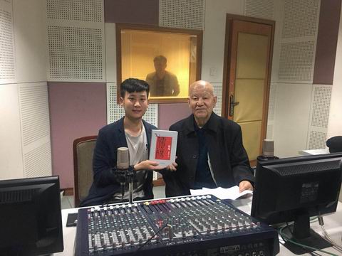 延安老干部裴积荣做客陕西广播电视台《枫叶正红》直播间(图1)