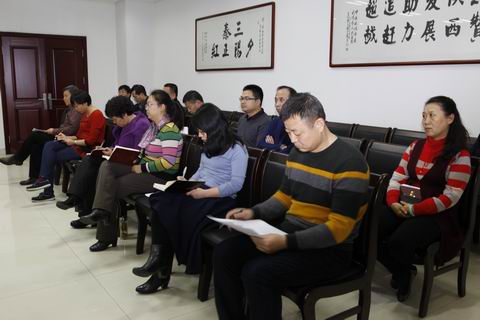 省委老干部局召开《一抓到底正风纪》专题学习会(图5)