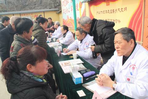 省委老干部局组织医疗老专家开展义诊公益服务活动(图2)