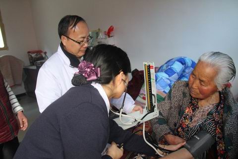 省委老干部局组织医疗老专家开展义诊公益服务活动(图4)