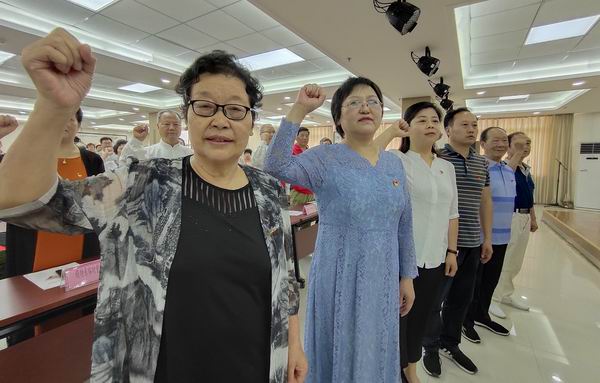 安康召开纪念建党98周年暨“七一”表彰大会(图1)